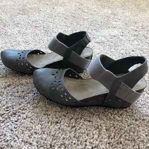 NWT Hokus Pokus wedges